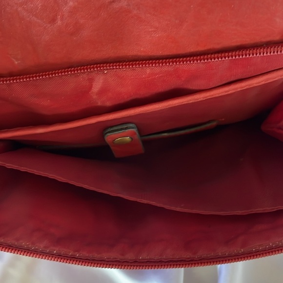 Bueno Multi Pocket Crossbody Red Pebbled Vegan Leather Brass Accents Adjustable - Picture 7 of 13